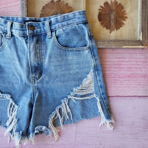 Momokrom Light Wash Distressed High Waist Cutoff Shorts Women’s Size 4 - Picture 4 of 6